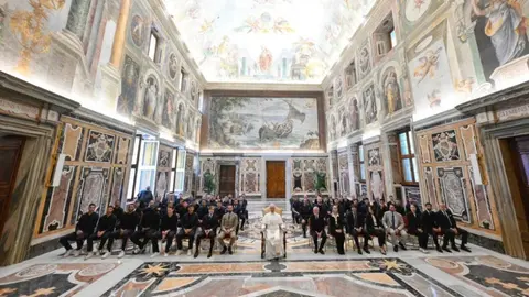 Napoli y la familia De Laurentiis visitaron al Papa León XIV en el Vaticano
