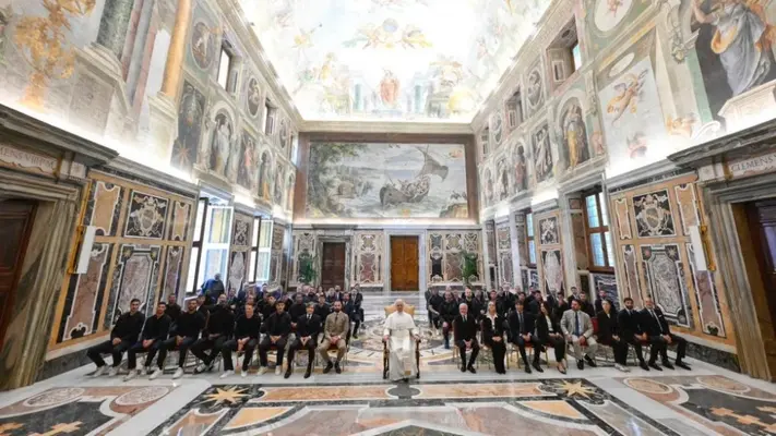 Napoli y la familia De Laurentiis visitaron al Papa León XIV en el Vaticano