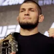 Khabib Nurmagomedov, excampeón de UFC, se rehusó a dar la mano a presentadora de TV