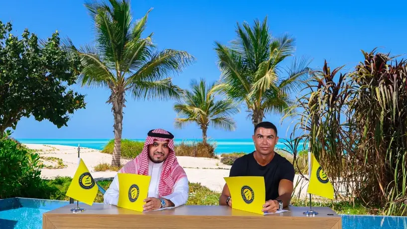 Cristiano Ronaldo se despega en la lista de los deportistas mejor pagados
