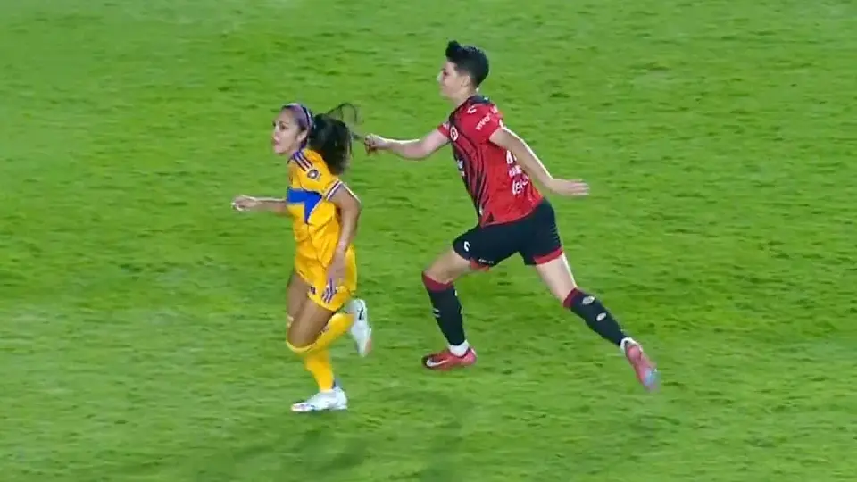 Kader Hancar, jugadora de Tijuana, expulsada por un jalón de cabello en Liga MX Femenil