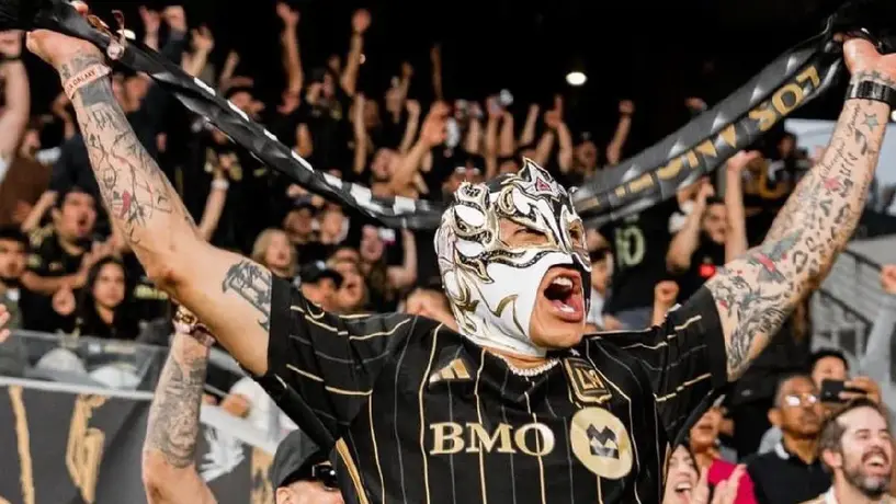 Rey Fénix el fanático número uno de Los Ángeles