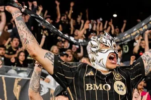 Rey Fénix el fanático número uno de Los Ángeles