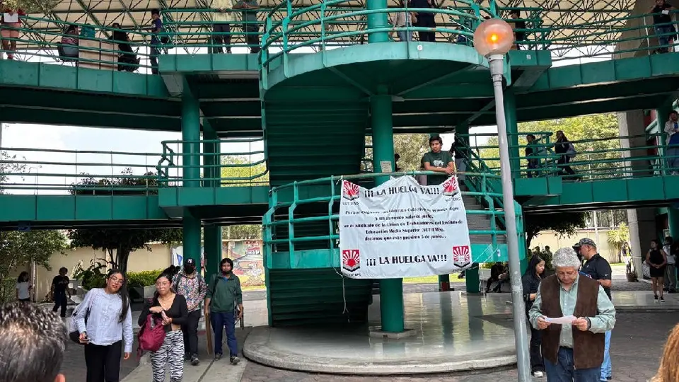 Prepas de CDMX en huelga: 28 planteles paran labores y exigen aumento salarial del 30%