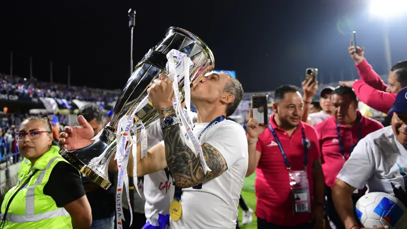 Christian Giménez cree que Vicente Sánchez se ganó el derecho de seguir en Cruz Azul