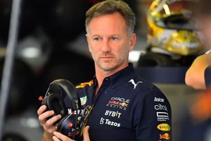 Helmut Marko compara salida de Horner con la de un entrenador de futbol: "Si no hay resultados debe irse"