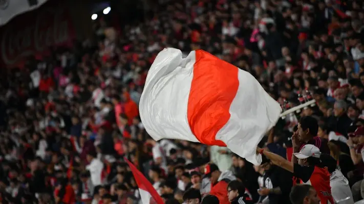 Así fue la pelea brutal en tribunas entre hinchas de Instituto tras caer goleada ante River