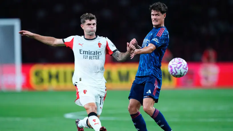 ¿Lo extrañaron? Sin Santiago Giménez, AC Milan cae ante Arsenal en pretemporada