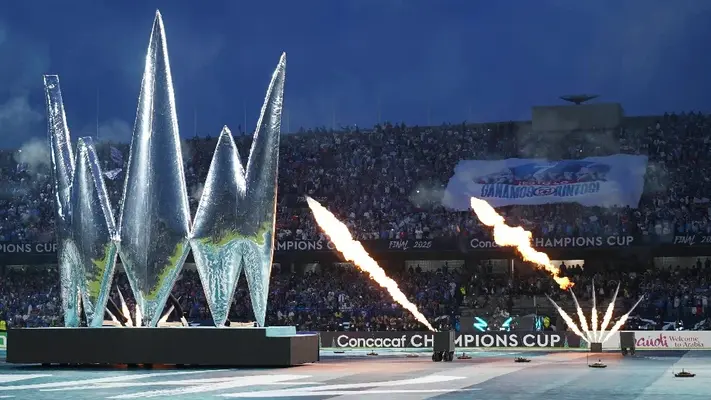 ¡CU se pinta de celeste! Afición de Cruz Azul realizó mosaico previo al inicio de la Final de Concachampions