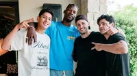 Jimmy Butler le da clases de basquetbol a Santiago Giménez y Edson Álvarez