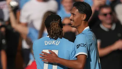 Manchester City goleó a Wolverhampton con gran exhibición de Tijjani Reijnders