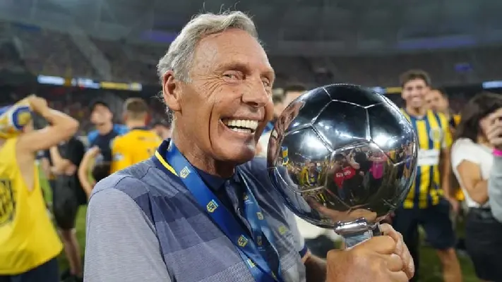 'Que inhumano exhibirlo así': Redes estallan en contra de Boca Juniors, por el semblante de su DT en entrevista