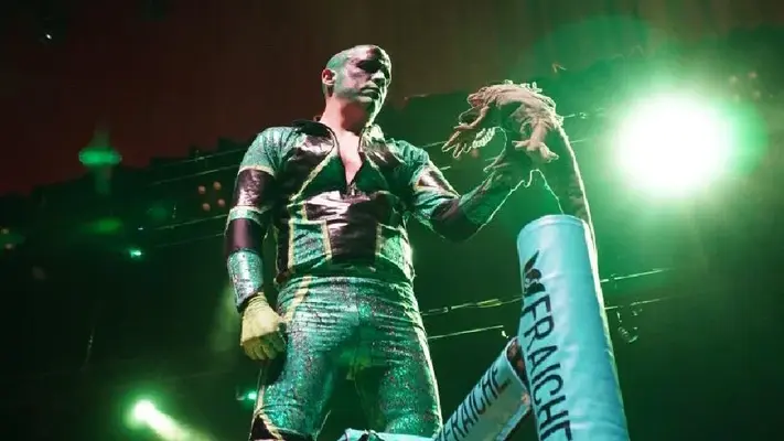 Mr. Iguana se une a WWE y pronto debutará en RAW