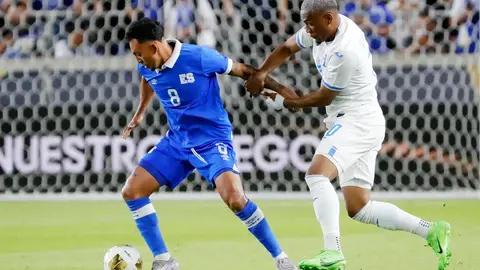 Honduras derrota a El Salvador y se aferra a los Cuartos de Final