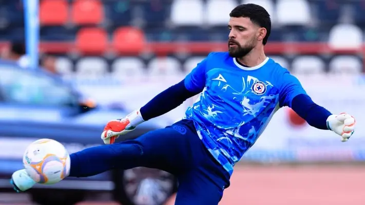 Nicolás Larcamón sale con esta alineación en su debut con Cruz Azul