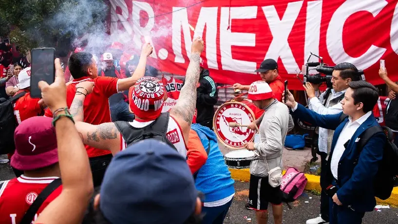 Americanistas viven hostil recibimiento en Toluca: "rateros, rateros"