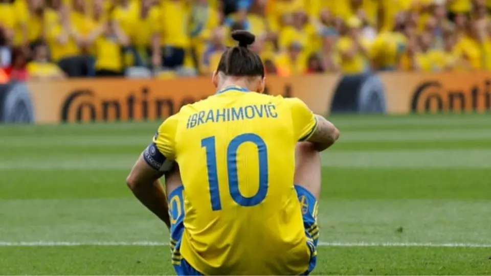Zlatan Ibrahimović "vuelve" al futbol tras dos años en el retiro
