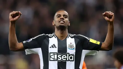 Alexander Isak solo tiene ojos para Liverpool; el sueco no negocia con equipos árabes