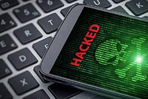¿Cuáles son los tres botones que debes desactivar de tu celular para no sufrir un hackeo?