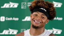 Justin Fields seguirá en recuperación tras sufrir una lesión en el entrenamiento