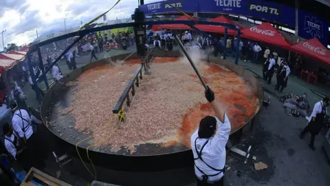 Discada más grande del mundo en Guadalupe: rompen 3 Récords Guinness en Nuevo León