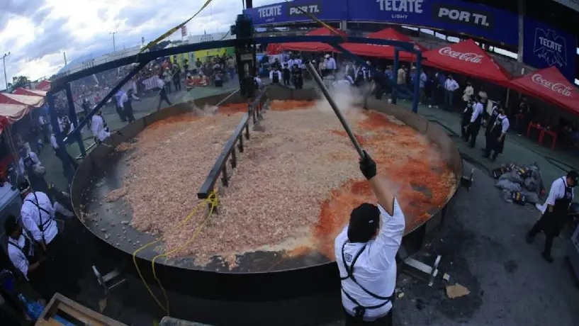 Discada más grande del mundo en Guadalupe: rompen 3 Récords Guinness en Nuevo León
