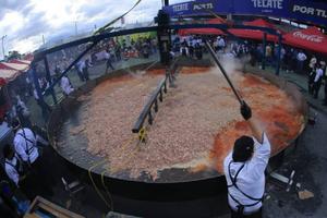 Discada más grande del mundo en Guadalupe: rompen 3 Récords Guinness en Nuevo León