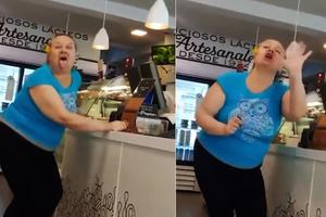VIDEO: Apodan ‘Lady Muecas’ a extranjera que insulta a empleados de heladería en CDMX