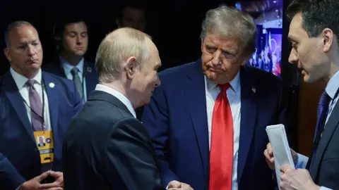 Vladimir Putin y Donald Trump coinciden: Ucrania debe firmar la paz ya