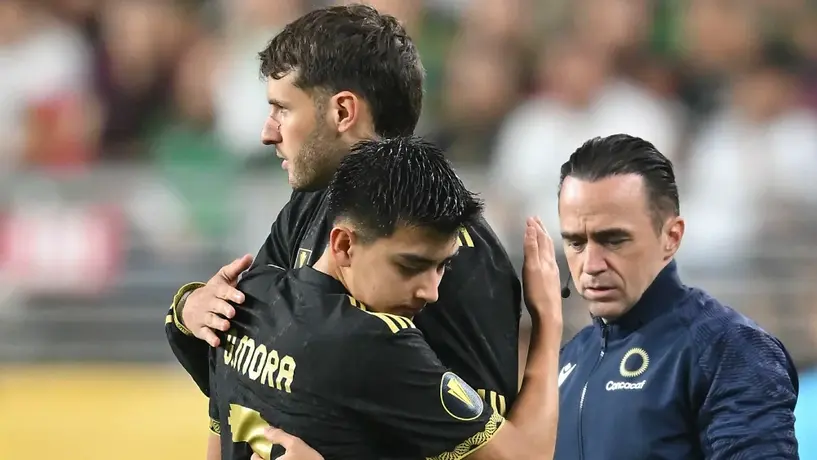 Santiago Giménez sorprendido con el nivel de Gilberto Mora: “Nos dejó boquiabiertos”