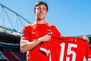 Mateo Chávez disputó sus primeros 90 minutos como titular en el AZ