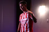 Efraín Álvarez hereda el número 10 de Chivas tras Alexis Vega: toda la lista de dorsales