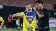 ¡Choque de trenes! Así derribó Héctor Reynoso a Cuauhtémoc Blanco en Juego de Leyendas