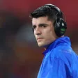 Álvaro Morata cerca del Como 1907 de la Serie A
