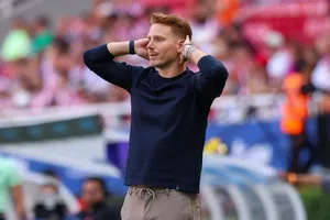 Guillermo Abascal se va con un sabor amargo tras la derrota del Atlético San Luis ante Chivas