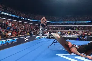 ¡Throwback! John Cena le regresó a CM Punk la 'pipebomb' de 2011