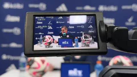Piojo Herrera estalla contra prensa Costa Rica por críticas a jugador: “¿Por qué tanta necedad de ustedes?”