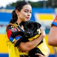 América y Tijuana celebraron el día del perro con cachorros en el protocolo de inicio de su partido