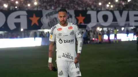 Neymar lanza crítica al arbitraje brasileño y ruega no ser castigado aún más