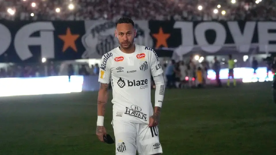Neymar lanza crítica al arbitraje brasileño y ruega no ser castigado aún más