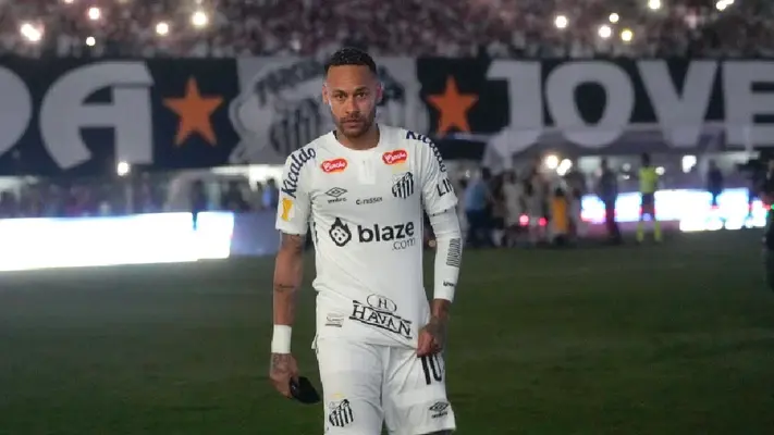 Neymar lanza crítica al arbitraje brasileño y ruega no ser castigado aún más
