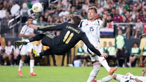 Santiago Giménez sobre su gol anulado ante Costa Rica: "Hay gente antifutbol"