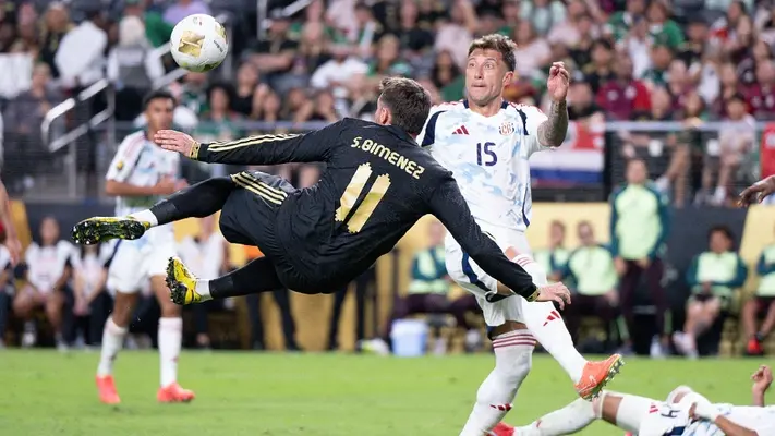 Santiago Giménez sobre su gol anulado ante Costa Rica: "Hay gente antifutbol"