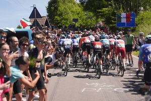 Del Toro se lo toma con calma en Etapa 18 del Giro de italia; mantiene liderato y Denz gana