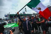 Checo Pérez todavía no cierra su regreso a F1; Carlos Slim confirma que tiene opciones