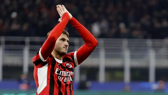 Santiago Giménez quiere reclutar a Johan Vásquez para el Milán