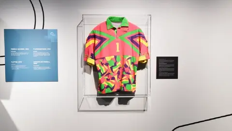 Jorge Campos es homenajeado por FIFA con la mítica camiseta de 1994
