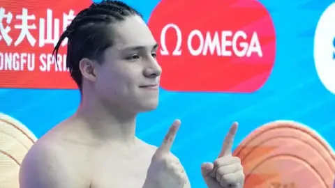 ¡Otro galardón! Osmar Olvera es elegido el mejor clavadista del Mundial de Natación de Singapur