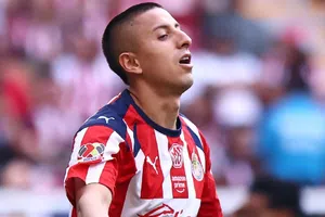 Piojo Alvarado terminó abucheado por la afición durante el Chivas vs Bravos de Juárez