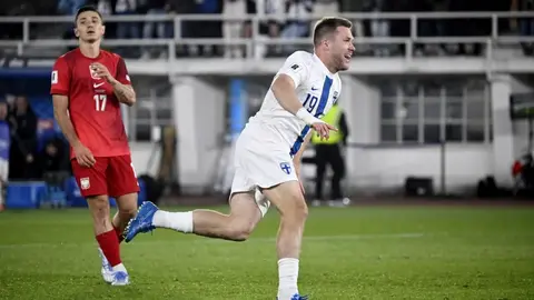 Finlandia vence a Polonia sin Lewandowski y con partido demorado por emergencia médica